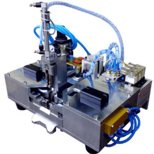 Position the inner wire on the plastic wire claw holder Posisikan kawat bagian dalam pada dudukan cakar kawat plastik