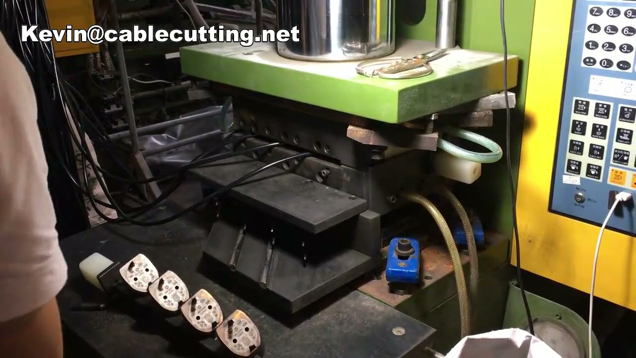 Mesin Injection Molding untuk Pembuatan Steker (Plug) – Mesin Injeksi Plastik Industri